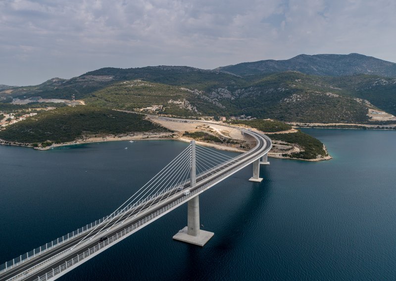 U godinu dana Pelješki most prešlo više od dva milijuna vozila bez ijedne nesreće