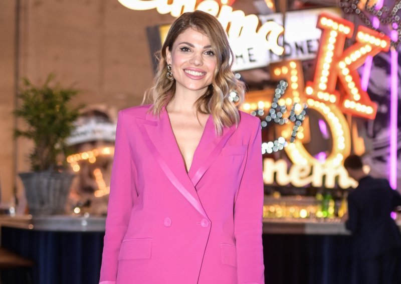 Lejla Filipović ima genijalno monokromatsko modno rješenje koje je tako chic
