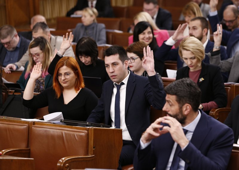 U Srbiji se osniva nova politička stranka, predali listu s 11.000 potpisa
