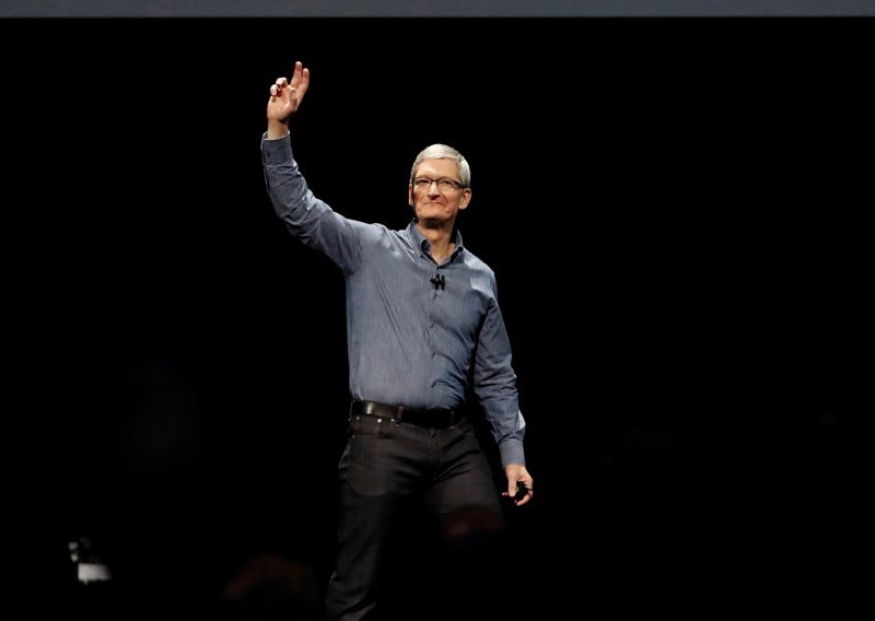Prihodi Applea pali 15 posto, dobit 7,8 milijardi dolara