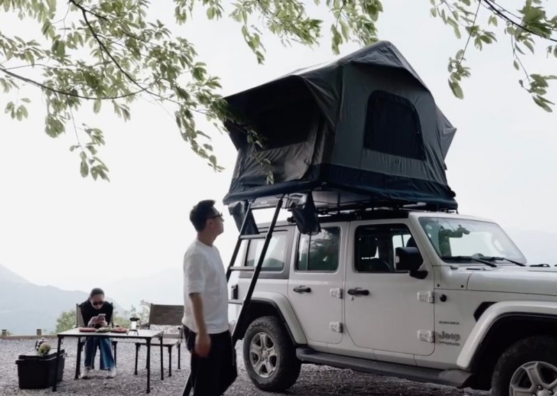 Samonapuhujući šator na krovu automobila svidjet će se ljubiteljima prirode