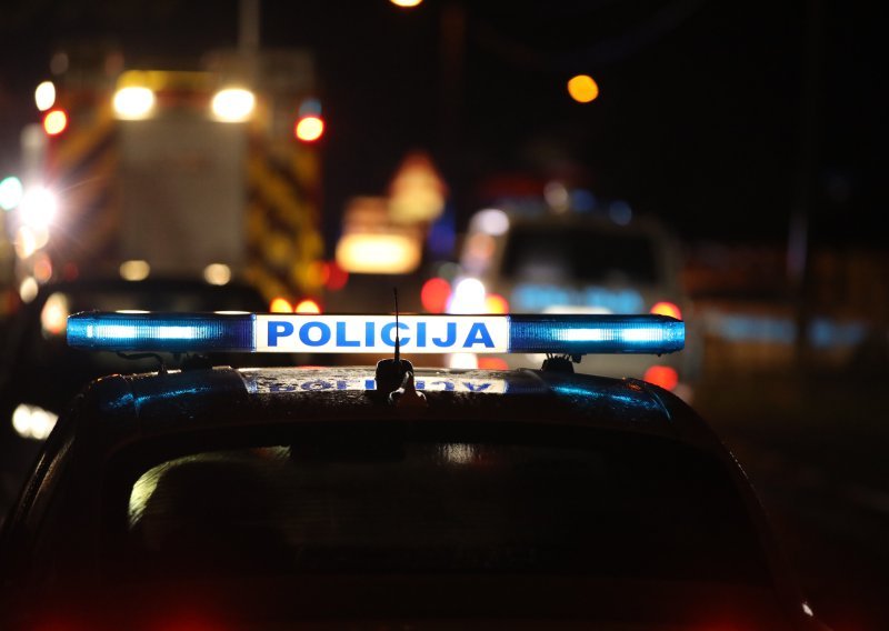 Maloljetnik skrivio prometnu, vrijeđao policajce pa pobjegao, na kraju je ulovljen