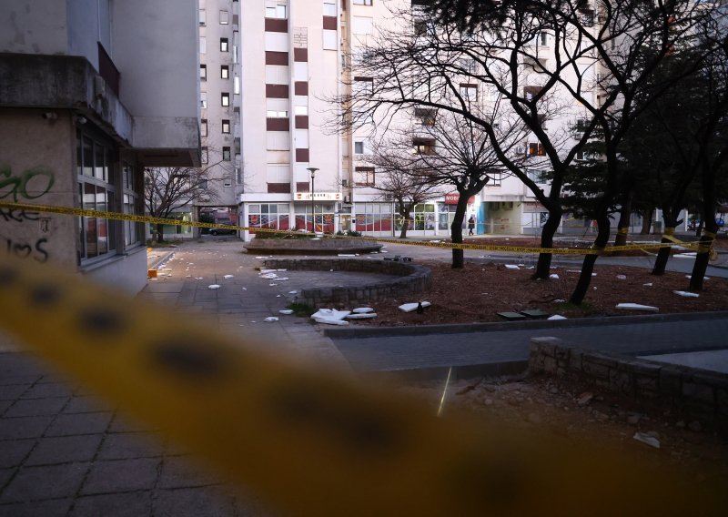 Snažno nevrijeme i olujni vjetar u Hercegovini, oštećena vozila i krovovi kuća