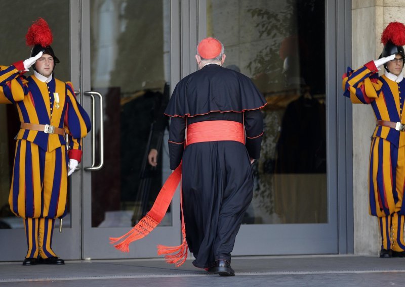 Neimenovani gardist progovorio o gay lobiju u Vatikanu