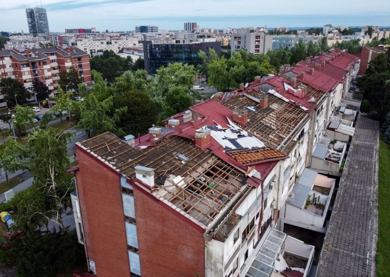 Pogled iz zraka: Olujni vjetar odnio krovove zgrada u Španskom