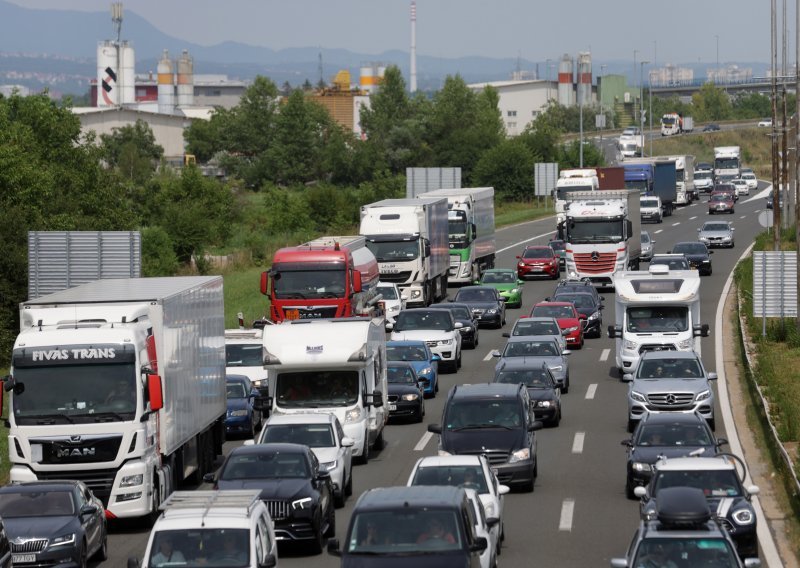 HAK: Kolona od šest kilometara na A3 prema Slavoniji