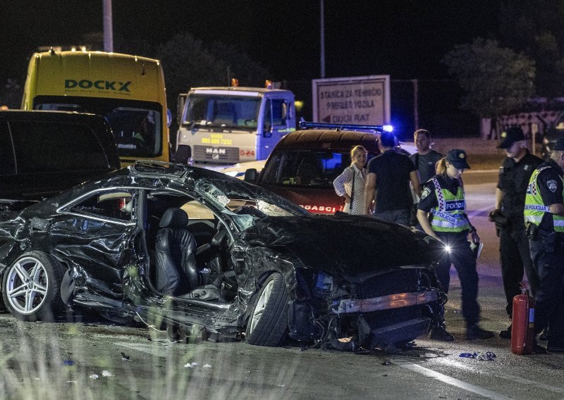 Sudar dva auta i kombija kod Omiša, 15 ozlijeđenih