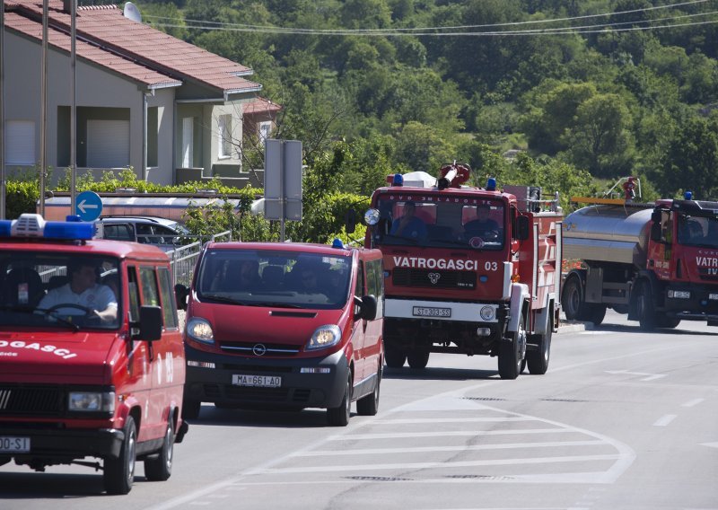 Vatrogasci iz Dalmacije i Zagreba hrle u Slavoniju