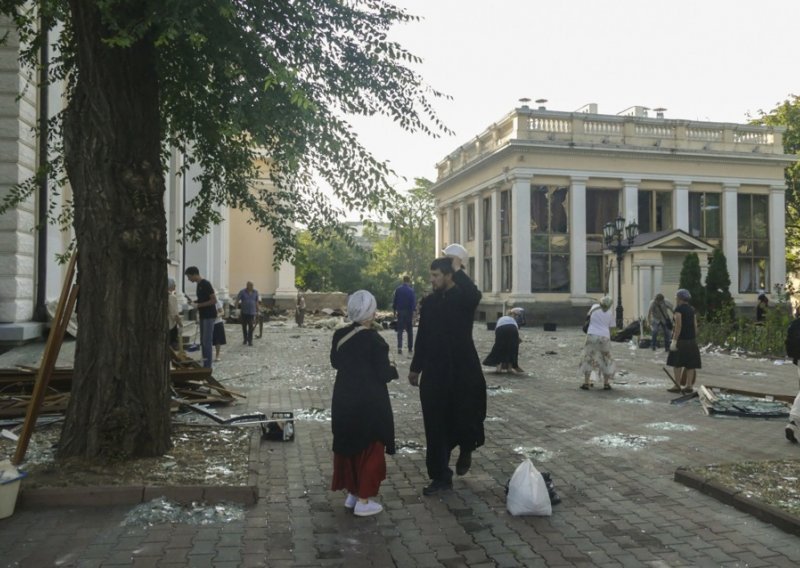 U ruskim napadima na Odesu petero ozlijeđeno, oštećen muzej