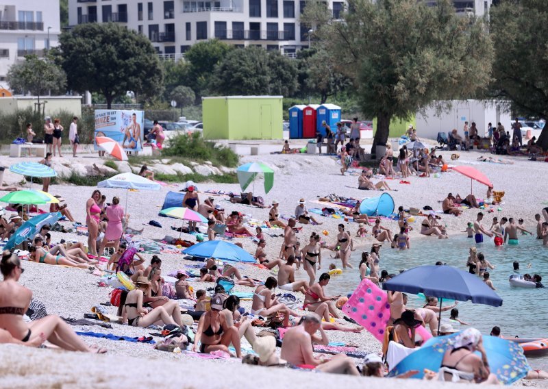 Turisti počeli izbjegavati Mediteran zbog ekstremnih vrućina, a smetaju im i ove dvije stvari