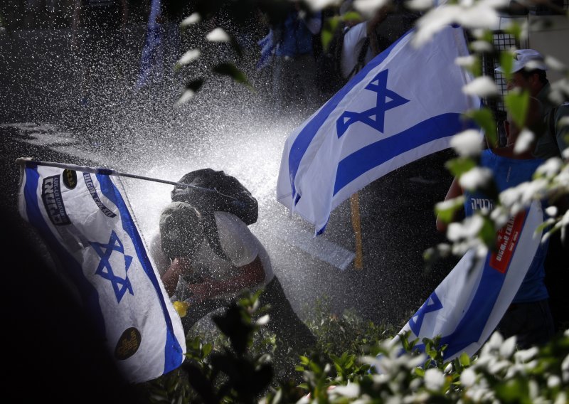 Prosvjedi zbog pravosudne reforme doveli su Izrael u opasnost od građanskog rata