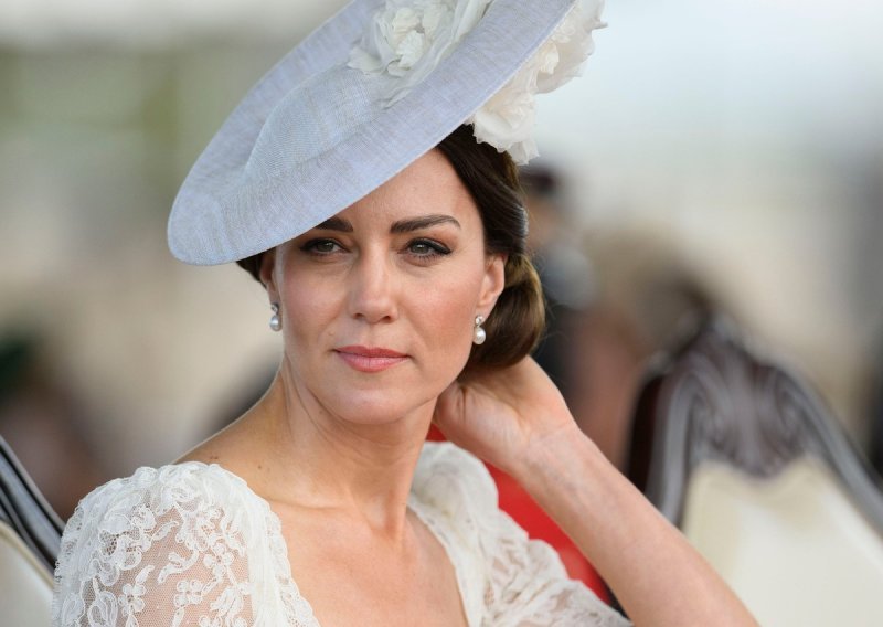 S titulom princeze od Walesa, Kate Middleton oprostila se od ovog modnog dodatka