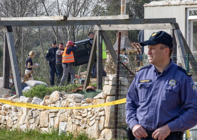 Akcija policije i Uskoka: Više osoba privedeno zbog nezakonitih legalizacija