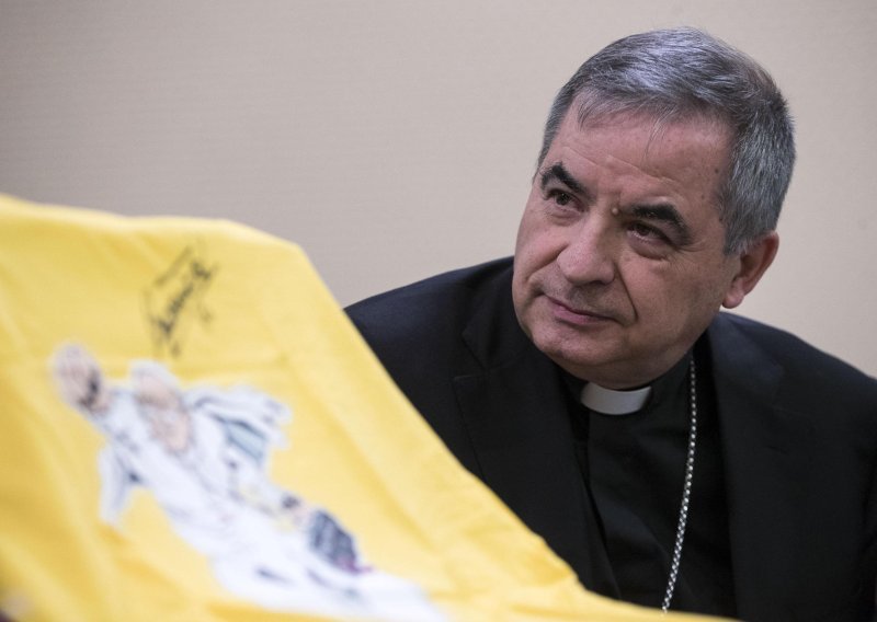Osuđeni Becciu ne odustaje od glasanja za novog papu, 'njegova braća' će odlučiti