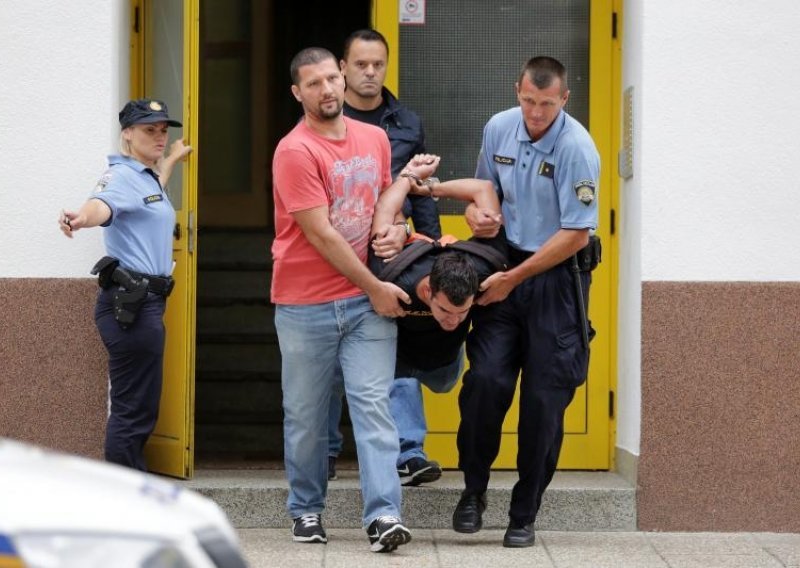 Policija deložirala obitelj Omerović, Živi zid za to optužuje Bandića