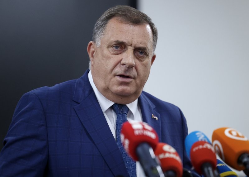 Dodik helikopterom Vojske Srbije letio Milanoviću na Hvar