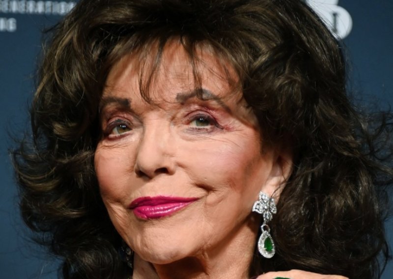 Neuništiva Alexis: Joan Collins 'okinula' selfi sa slavnim supermodelom