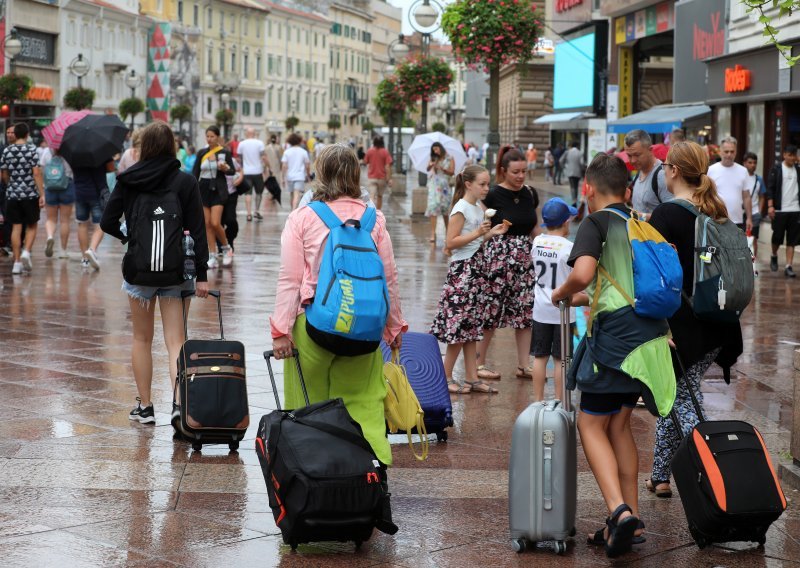 Deset posto više dolazaka i pet posto više noćenja nego lani