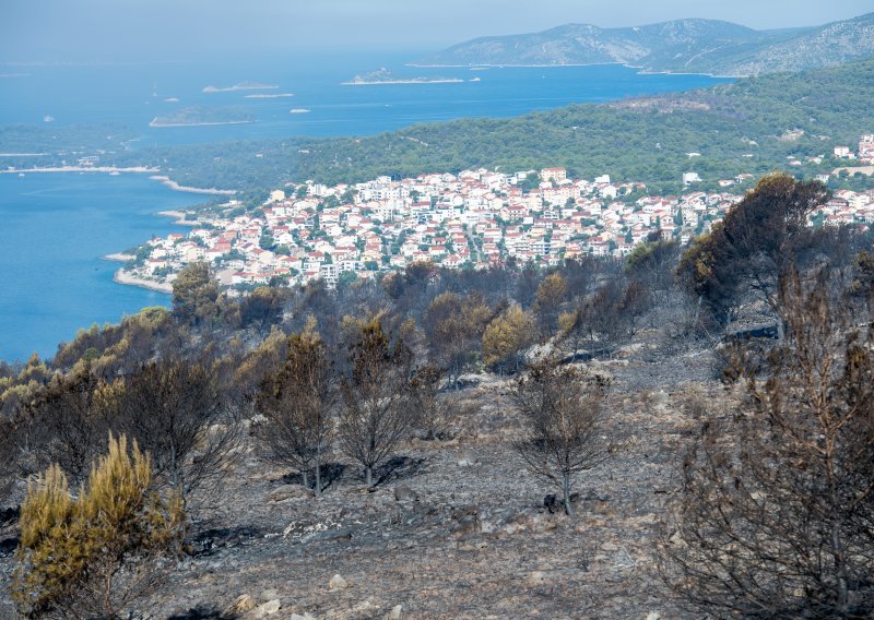 Policija uhitila dvojicu muškaraca zbog požara na Čiovu