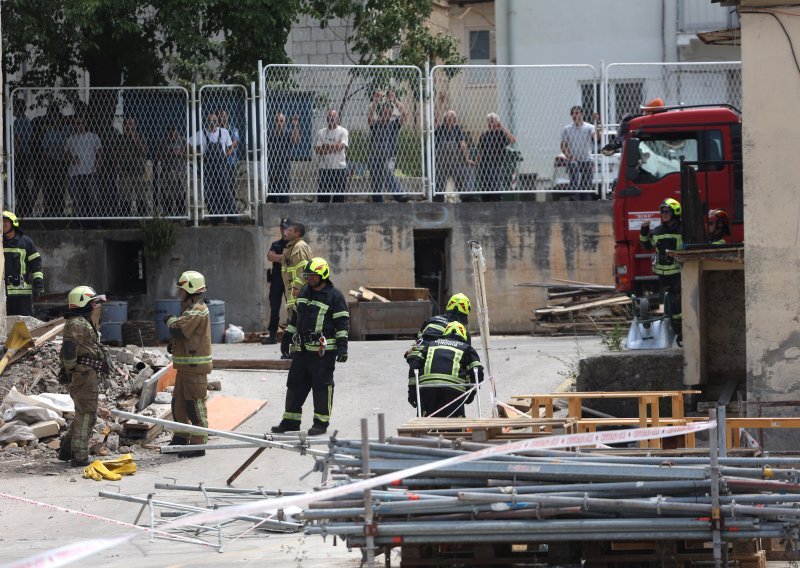 Preminuo muškarac zarobljen ispod ruševina u trogirskom brodogradilištu