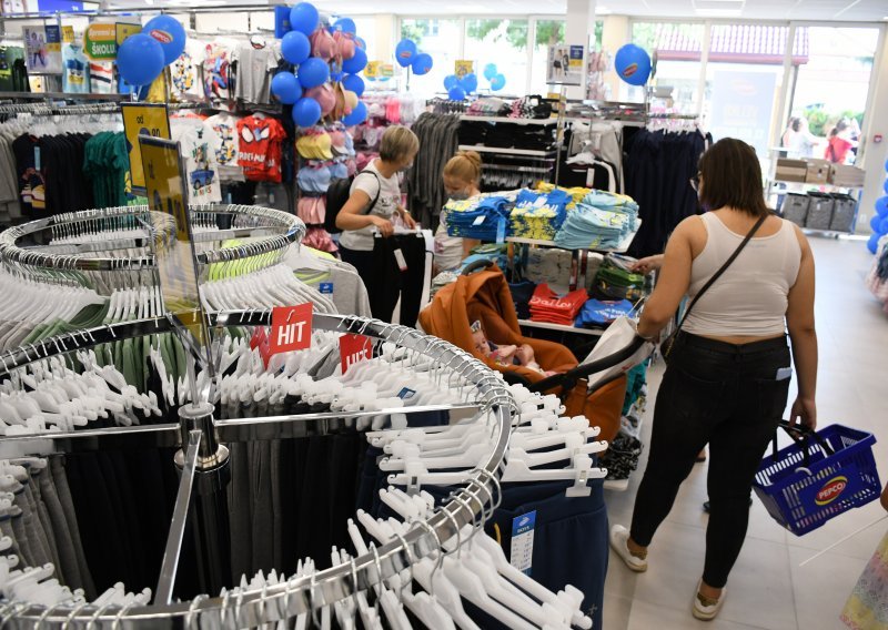 Promet u njemačkoj maloprodaji pao gotovo pet posto
