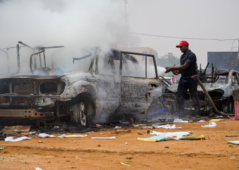 Zapadnoafrički čelnici prijete sankcijama i silom nigerskim pučistima