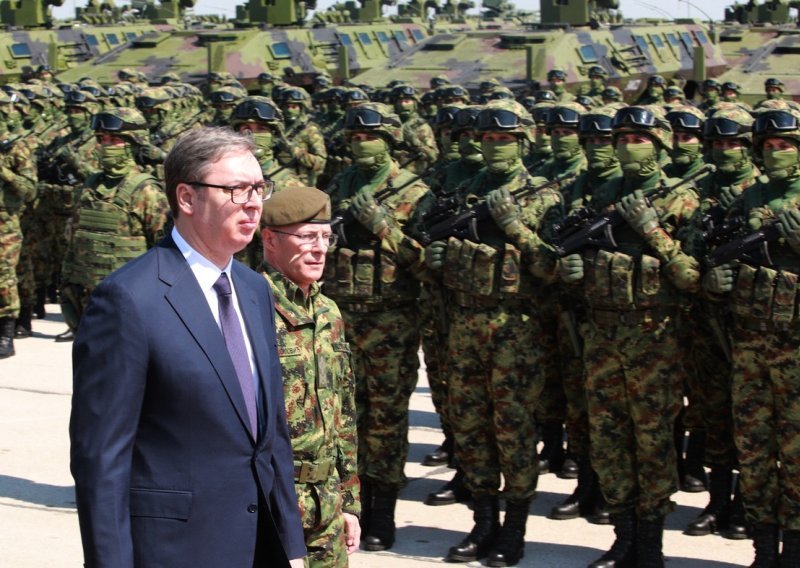 Vučić o vojnim nabavkama: Kupujemo od SAD-a i Kine, naoružani smo do zuba