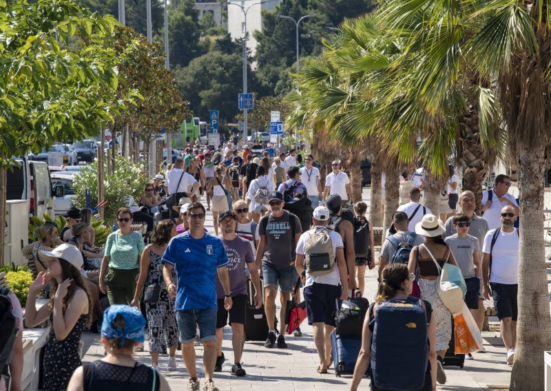 Hrvatska na razini rekordne 2019. po broju noćenja i dolazaka turista