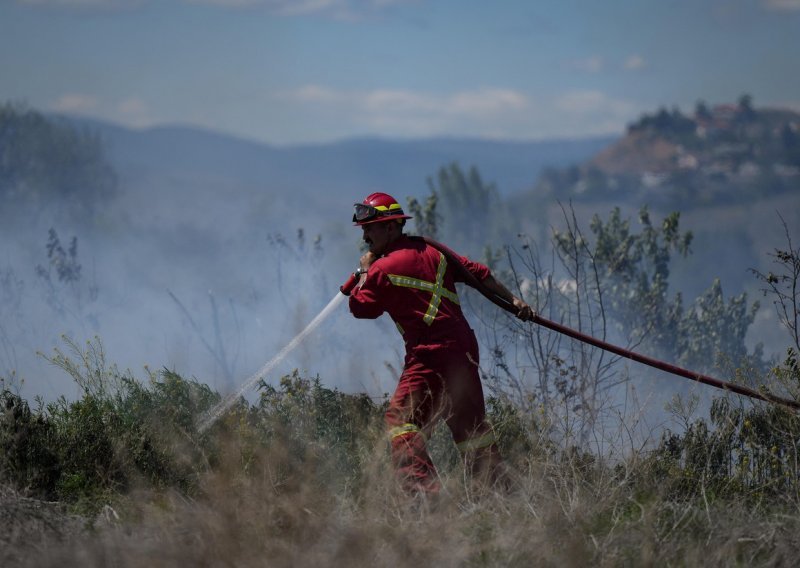 Kanada: U gašenju požara stradao vatrogasac, četvrti ove godine
