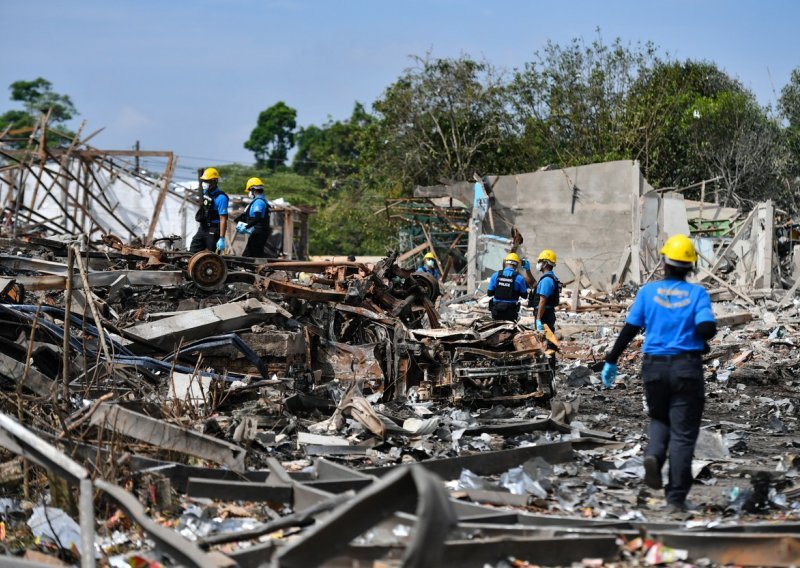 Dvanaest mrtvih, više od stotinu  ozlijeđenih u eksploziji petardi u skladištu