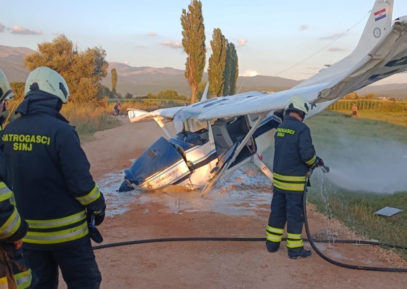 Avion pri slijetanju u sinjsku zračnu luku udario u stablo