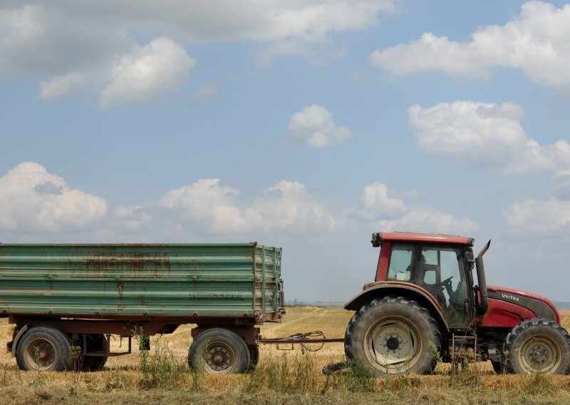 Prevarili ga pri kupnji traktora na internetu: Policija upozorila na online zamke