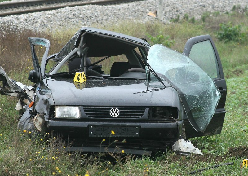 18-godišnjak poginuo u sudaru vlaka i automobila