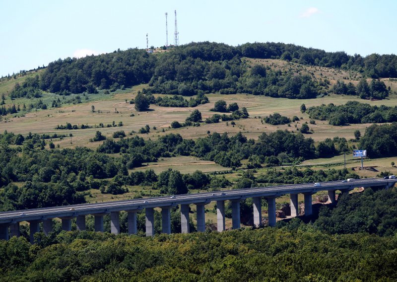 HAK: Nesreća između Vrgorca i Ploča, vozi se 40 kilometara na sat
