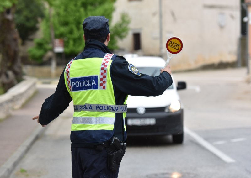 Teška nesreća u Slavoniji: U sudaru troje ozlijeđenih, među njima i petomjesečna beba