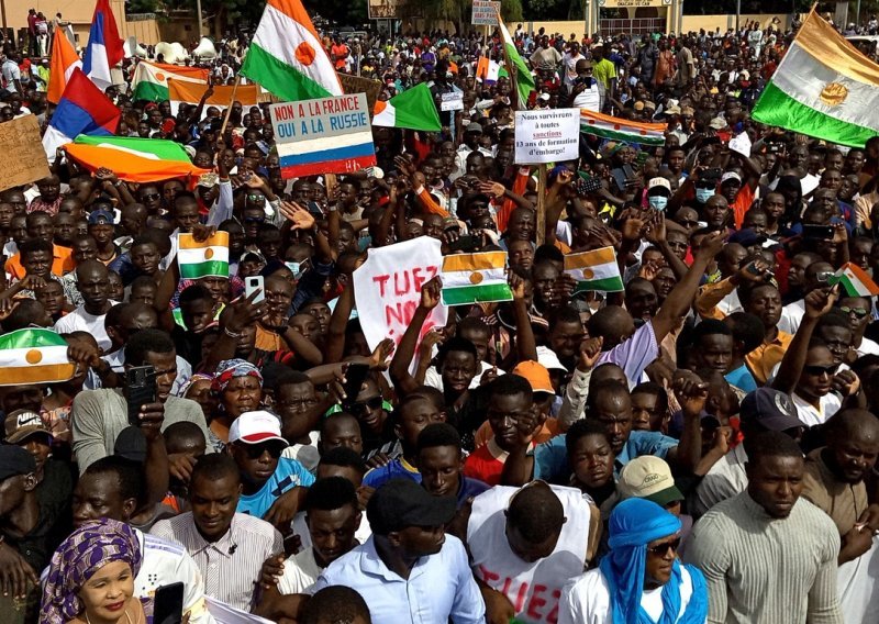 Masovni prosvjed zbog pobune u Nigeru, regija razmatra vojnu intervenciju