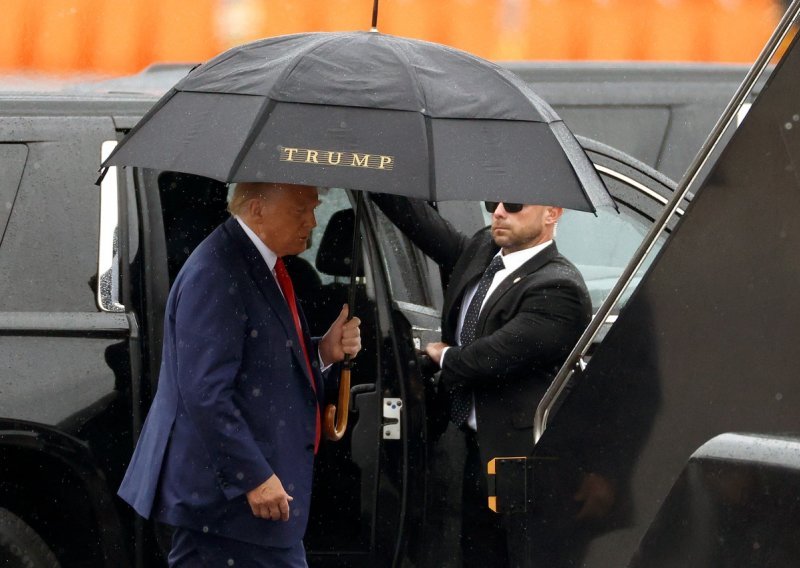 Trumpovi odvjetnici zatražili suđenje u travnju 2026.
