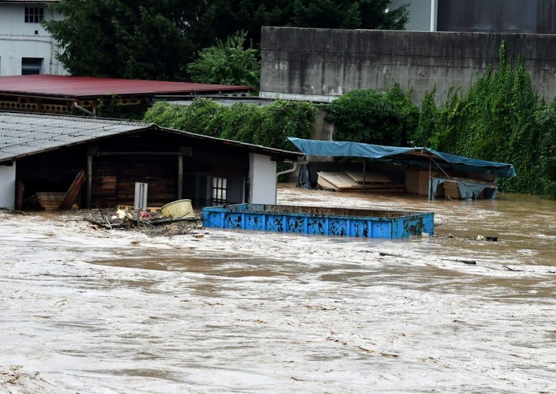 Katastrofalne poplave u Sloveniji odnijele najmanje tri života