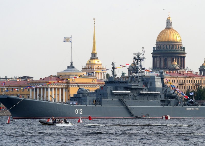 Ukrajinci teško oštetili ruski ratni brod, iako Rusi tvrde da su se uspješno obranili