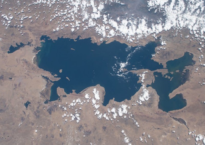 Dio svijeta pod poplavama, a vodostaj jezera Tititaca na nikad nižoj razini