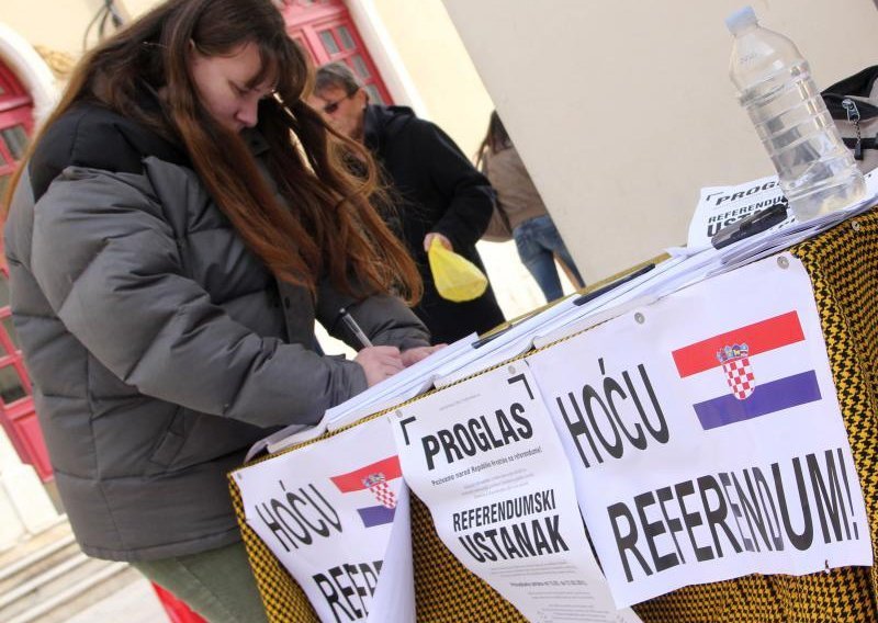 Građani masovno potpisuju Referendumski ustanak