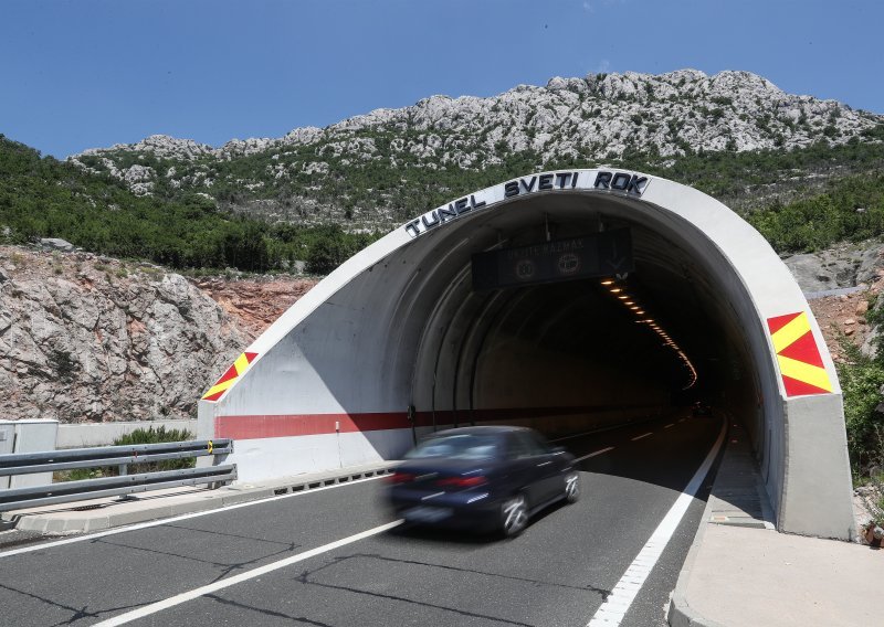 Prekinut promet u tunelu Sveti Rok u smjeru mora