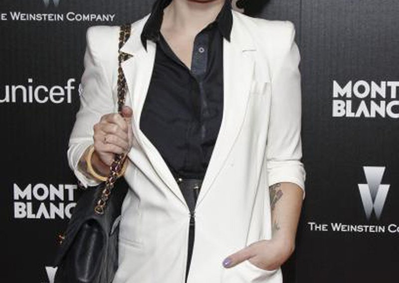 Kelly Osbourne kao starica s novom frizurom
