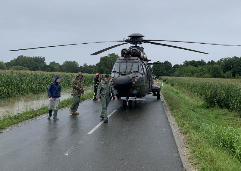 Hrvatski vojni helikopter u Sloveniji pomaže nakon olujnog nevremena
