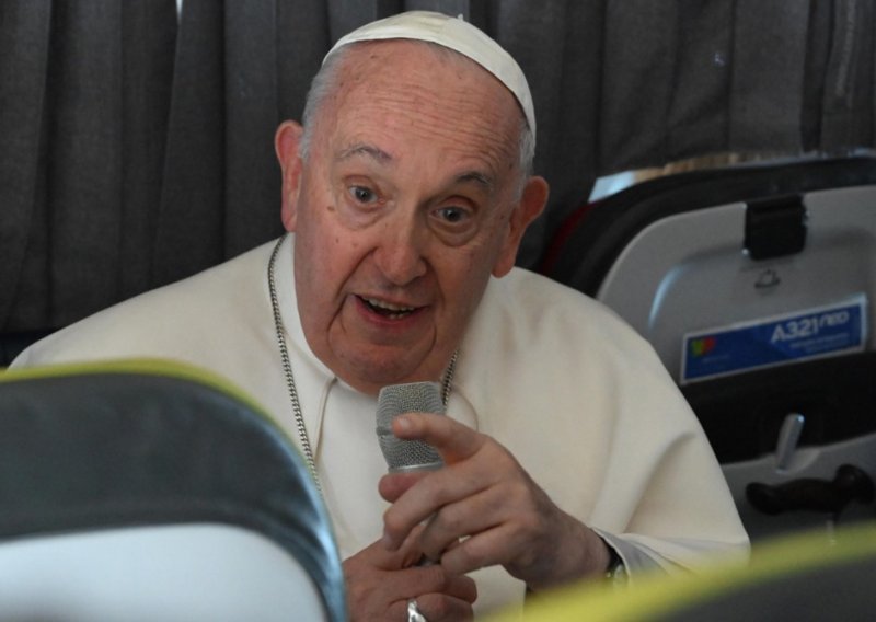 Papa: Crkva otvorena za sve, uključujući LGBT osobe, ali ima pravila