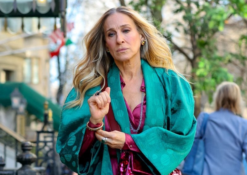 Minimalistička torbica koju je proslavila Sarah Jessica Parker opet je modni hit