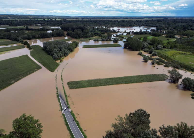 U Sigecu kod Koprivnice voda prodrla u kuće, evakuirano 20-ak ljudi