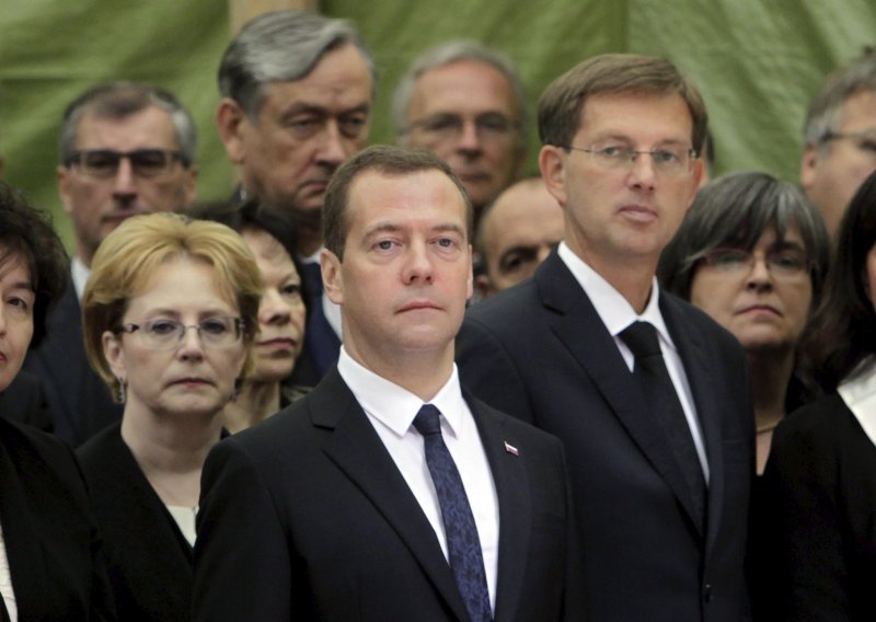 Medvedev i Cerar za obostranu obustavu sankcija EU-a i Rusije