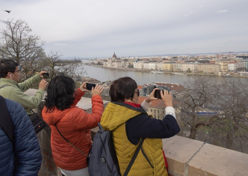 Kineske turističke grupe mogu ponovno putovati u SAD i Australiju