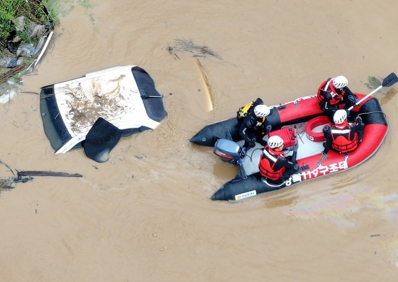 Tropska oluja Khanun nakon Japana izazvala poplave u Južnoj Koreji, tisuće evakuiranih